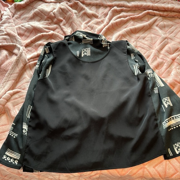 Black and White Button Down Blouse with Tank Top Liner Attached Size M - Picture 7 of 7